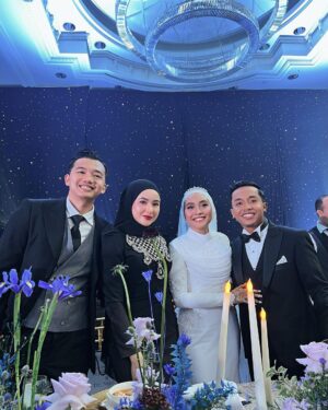 Hannah Delisha Instagram - A beautiful bulan dan bintang night. Love and blessing always to both of you @meripergibulat 🌕✨

Dressed in @rizmanruzaini 

#manjegotmeried