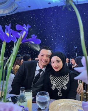 Hannah Delisha Instagram - A beautiful bulan dan bintang night. Love and blessing always to both of you @meripergibulat 🌕✨

Dressed in @rizmanruzaini 

#manjegotmeried