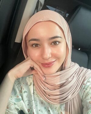 Hannah Delisha Instagram - smiles for miles🤍

did my raya skin treatment earlier😛 @my__clinic