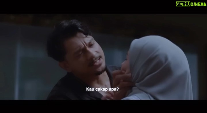 Hannah Delisha Instagram - Aleya dah jadi mangsa Syed Aizril. Aizril kejamnya awak…💔 #AndaiItuTakdirnya #AIT #Megadrama Karya hebat @sitirosmizahsemail Setiap Isnin – Khamis, 10 malam di Astro Ria dan strim di Astro GO 😎 Arahan: @khanmancung Produksi: @sronesdnbhd Untuk banyak lagi video, tonton di Instagram @bambam_studios & TikTok @bambamstudiosmy Astro Baharu. Strim tanpa gangguan hujan dengan Astro Ultra Box. PEK PREMIUM 1 WhatsApp “NAK ASTRO” ke 03-9543 3838
