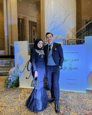 Hannah Delisha Instagram - A beautiful bulan dan bintang night. Love and blessing always to both of you @meripergibulat 🌕✨

Dressed in @rizmanruzaini 

#manjegotmeried
