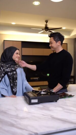 Hannah Delisha Instagram - Eee. Dia sakitkan hati Hannah!! Nasib baik ada @pakmatwesterncafe sejuk sikit hati Hannah yang tengah geram ni. 
You all tengok la sendiri. 🙄

🧕🏻@sigadistya
👗 @aliabrtw