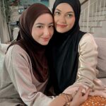 Hannah Delisha Instagram - Aleya & Umairah 💗 On set. #AndaiItuTakdirnya