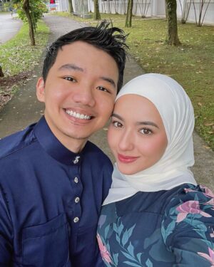 Hannah Delisha Instagram - Kisahnya, demam di pagi raya
Benda dah jadi, enjoy je lah🙃

#teammidnightblue 
#rayamacamstar
#bulanbintanghq