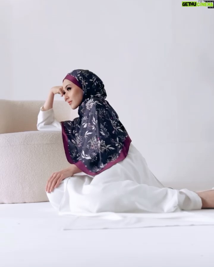 Hannah Delisha Instagram - some bts photoshoot for @sigadistya raya collection (out now)š iām wearing the classic white CĆANA caftan from @deliciaofficielle, flowy, comfortable and lightweight, perfect for ramadanš¤