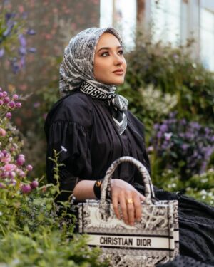 Hannah Delisha Instagram - How can I not fall in love with this gorgeous garden?🌷

Come experience yourself and be enchanted with Dior Spring Summer Collection 2023 Collection in Pavillion KL from now on till 19 Mar 2023🖤

#Dior @Dior #DiorSS23

Hijab Stylist @natasha.nfn 
MUA @sentuhanayukirana