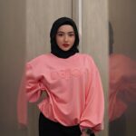 Hannah Delisha Instagram - New year, new colours up for Puffy Oversized Sweatshirt! I’m wearing Barbie Pink💗 Available now at @deliciaofficielle #pUFFyoversizedsweatshirt