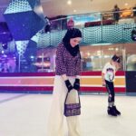 Hannah Delisha Instagram - experience the kate spade new york candy bar pop-up to receive a gift when you take part in Sugar Rush game at Sunway Pyramid LG2 now until the 26th of December! #katespadeny #loveinspades @katespadeny ♠️🍬 MUA: @azmierhisyamuqris Shawl: @tudungruffle
