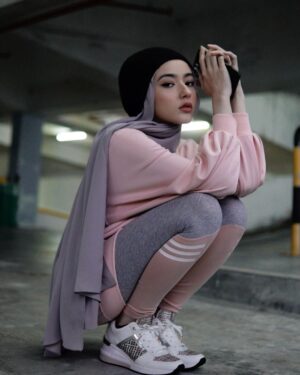 Hannah Delisha Instagram - Dèlicía Puffy Oversized Sweater. Get yours @deliciaofficielle 💗