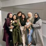 Hannah Delisha Instagram - Finally get to meet my babygirls after 2 yrs++!! Missed them so much. 2/6 are now mommies! How time flies🤍🤍 Lama tak post, are you all still in raya mood? 😘 #babygirls #dunmanites Singapore / Singapura / 新加坡 / சிங்கப்பூர்