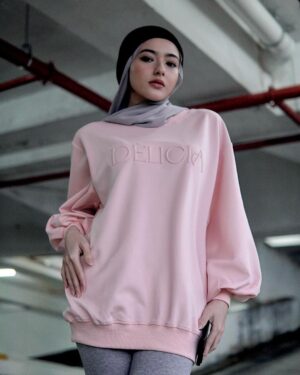 Hannah Delisha Instagram - Dèlicía Puffy Oversized Sweater. Get yours @deliciaofficielle 💗