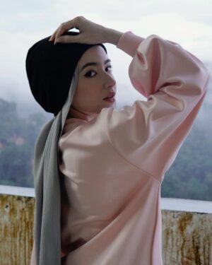 Hannah Delisha Instagram - Dèlicía Puffy Oversized Sweater. Get yours @deliciaofficielle 💗
