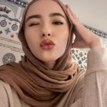 Hannah Delisha Instagram - how to 🤳