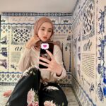 Hannah Delisha Instagram - how to 🤳