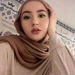 Hannah Delisha Instagram - how to 🤳