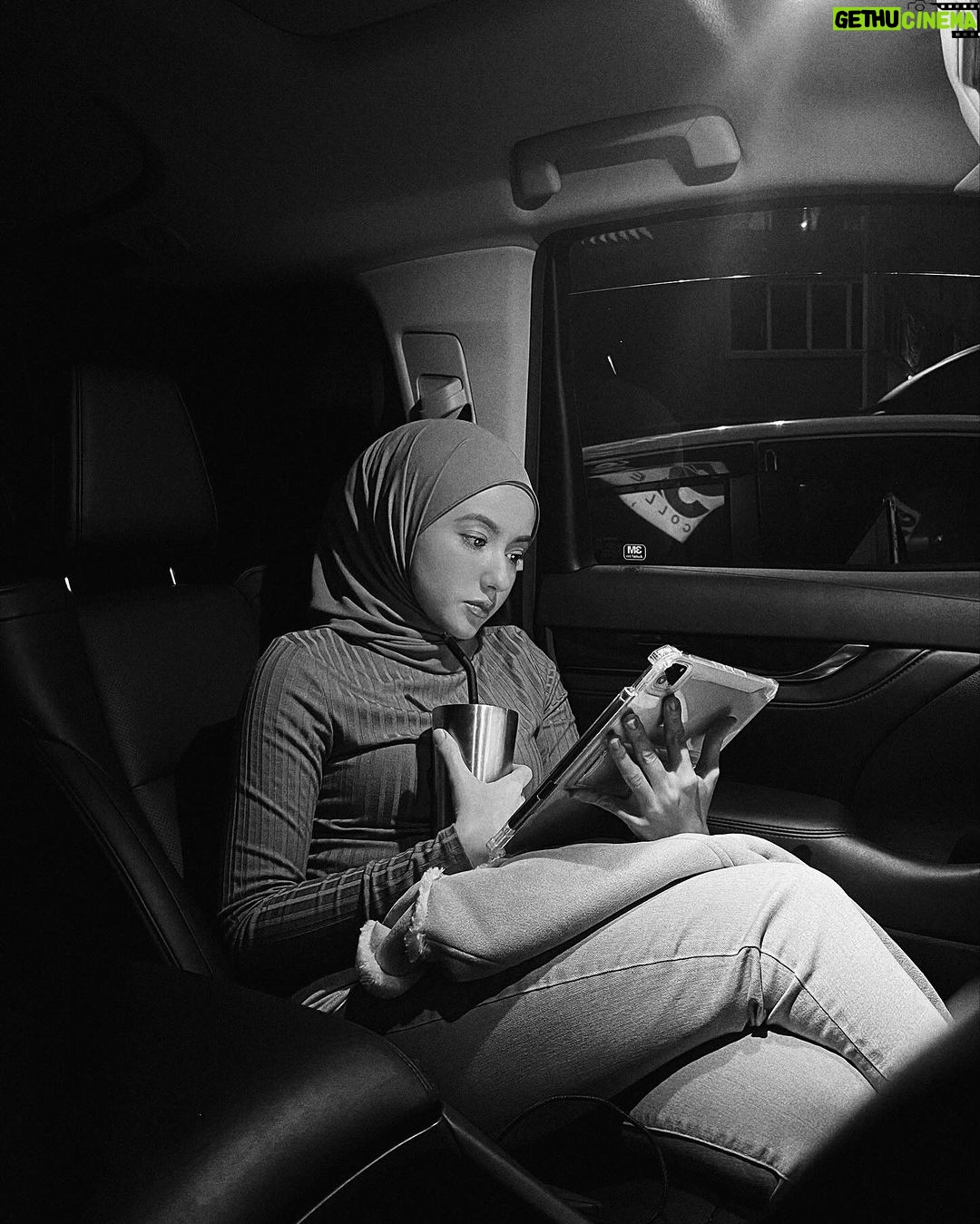Hannah Delisha Instagram - Batrisya on set #lelakiitu 🖤 Coming soon 2024 @tv3malaysia #slotsamarinda