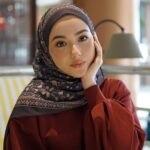 Hannah Delisha Instagram - Donning new collection from @tudungruffle Cantik kan? Tak kedut pun walaupun tak iron!💖