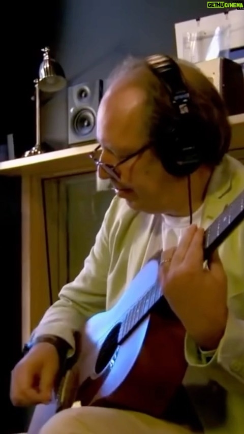 Hans Zimmer Instagram - Found some footage from the archives 🎶 Can you guess the soundtrack this tune is from? #ThrowbackThursday #HZThrowback