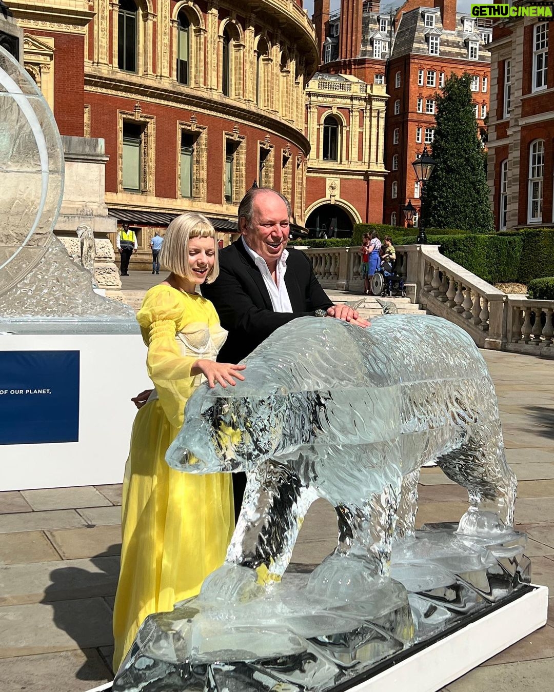 Hans Zimmer Instagram - An unforgettable night bringing the sounds of #FrozenPlanet2 to Royal Albert Hall with @AuroraMusic and the whole team. Our work with Sir David Attenborough and the @BBC Natural History Unit is the most important work any of us have ever done. It’s not fiction— it is the truth. The truth that shows us how much we love this planet that we share and are inextricably interlinked with all fellow creatures. And how, like all profound love stories, we need to be mindful and care greatly if we are not to lose everything. 🌎🌍🌏