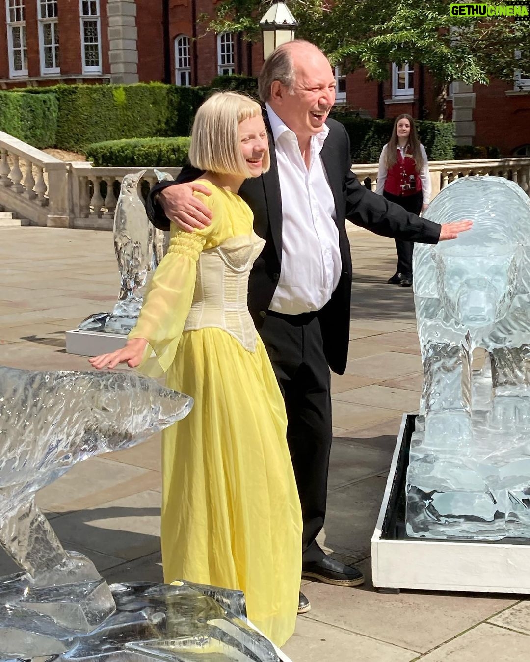 Hans Zimmer Instagram - An unforgettable night bringing the sounds of #FrozenPlanet2 to Royal Albert Hall with @AuroraMusic and the whole team. Our work with Sir David Attenborough and the @BBC Natural History Unit is the most important work any of us have ever done. It’s not fiction— it is the truth. The truth that shows us how much we love this planet that we share and are inextricably interlinked with all fellow creatures. And how, like all profound love stories, we need to be mindful and care greatly if we are not to lose everything. 🌎🌍🌏