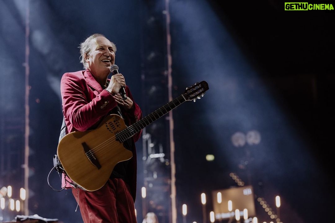 Hans Zimmer Instagram - There's no greater joy than jamming with the #HansZimmerLive band. πΈπ It's been such a thrill to be back on stage experiencing the magic of music with all of you again. Dublin, we'll see you tonight!