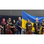 Hans Zimmer Instagram – We are incredibly grateful to be back on the #HansZimmerLive tour. Last night we performed in front of 8,000 people, all smiling behind their masks. 😁
It’s especially meaningful to play alongside 9 of our Ukrainian musicians who we managed to get out of Odessa for this tour (you can see a few of them in the photos). Right now we are living history as it’s being made. On stage it’s incredibly emotional, joyous and full of love — which is what art is supposed to be.
Our drummer @AichaDrums described the experience of being back together like this beautifully. And my gosh, these musicians are playing with a ferocious passion, making music that re-connects us all.
#StandWithUkraine 🇺🇦