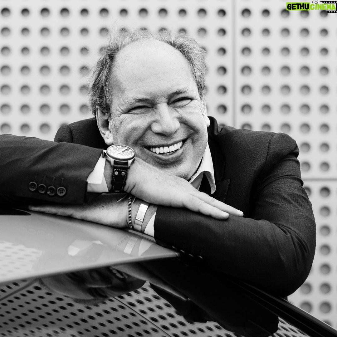 Hans Zimmer Instagram - It’s hard to beat the experience of a live concert, but the sound system of the @BMW #THEi4 can bridge the gap until all artists are able to perform in-person again. It was such fun to collaborate with fellow musicians in @BMWi’s #MovingMinds group including @SteveAoki and @ZoeWees. I can’t wait to see them in concert again, hopefully soon! #BornElectric #ad