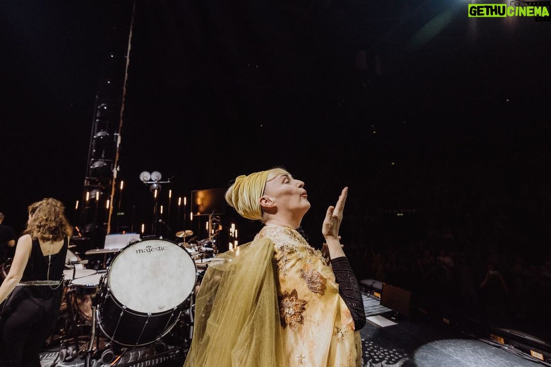 Hans Zimmer Instagram - 34 shows and 9 weeks later, the @HansZimmerLive Europe tour has come to an end in Paris 🎹🎻🥁 This unbelievable group of musicians gave it their all on stage night after night in city after city. I am so grateful to get to jam with them and call them friends! The energy in all of the arenas we visited was electric, and I have to thank all of our fans for coming out to the shows. We couldn’t have done it without you! Now we are off to sleep for a few weeks 😁 but cannot wait until the #HansZimmerLive band gets back together again. Au revoir! 📸: @frank_embacher_photo Paris, France