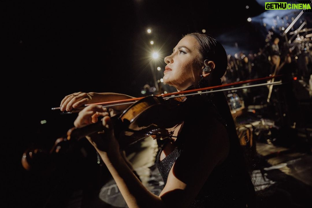 Hans Zimmer Instagram - 34 shows and 9 weeks later, the @HansZimmerLive Europe tour has come to an end in Paris 🎹🎻🥁 This unbelievable group of musicians gave it their all on stage night after night in city after city. I am so grateful to get to jam with them and call them friends! The energy in all of the arenas we visited was electric, and I have to thank all of our fans for coming out to the shows. We couldn’t have done it without you! Now we are off to sleep for a few weeks 😁 but cannot wait until the #HansZimmerLive band gets back together again. Au revoir! 📸: @frank_embacher_photo Paris, France