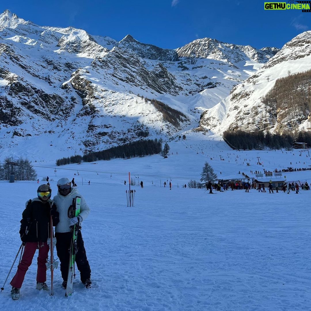 Hansika Motwani Instagram - ⛷️ 🎿 ❄️🇨🇭 Saas-Fee, Switzerland