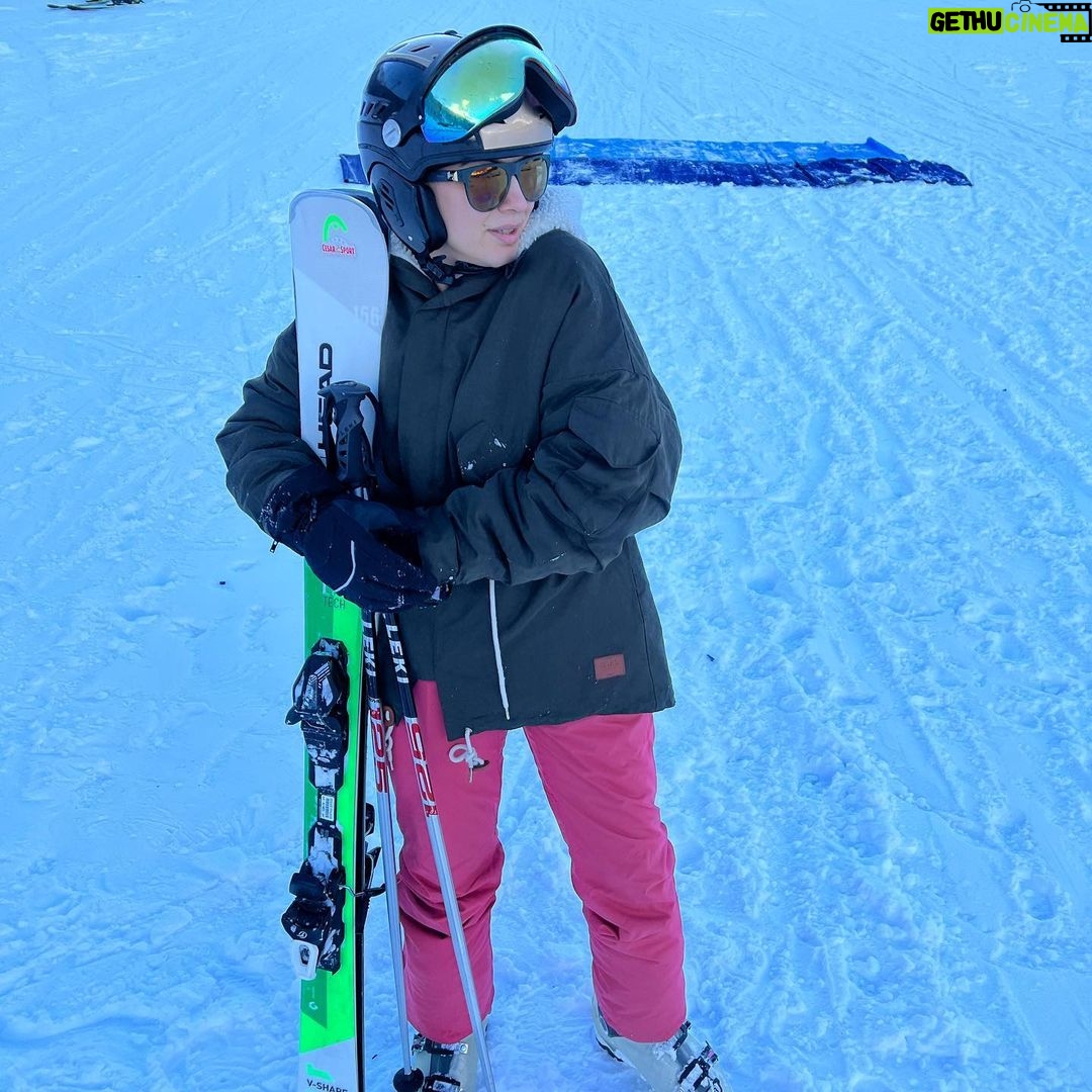 Hansika Motwani Instagram - ⛷️ 🎿 ❄️🇨🇭 Saas-Fee, Switzerland