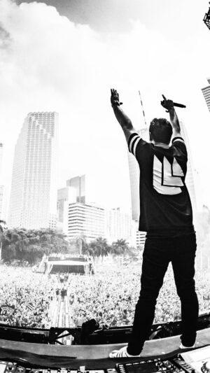 Hardwell Instagram - One week until my 10th time on the @ultra Miami mainstage.. Let’s look back on the previous 9 🔥🎶