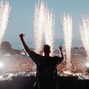 Hardwell Instagram - I'm beyond grateful and deeply honoured to be named an honorary citizen of my hometown, Breda. This recognition means everything to me. Breda has been my inspiration and my home from the very beginning. It's where my dreams took flight.
Wherever I've travelled through my djing or whenever asked about my music or journey as an artist, I have always been proud to represent my hometown. For a small city in the southern part of The Netherlands, it makes me so proud to see Breda play its part in the fabric of Dutch electronic music and then export it to music fans across the globe.
 
The city helped me get my start, and I always dreamt of giving back, something my label Revealed Recordings has helped me do by supporting local talent. Being a positive force in the community and promoting cultural richness have been essential parts of my mission, and I look forward to continuing my work as an ambassador for Breda and its inhabitants. To inspire young people and talents not just in Breda but across the country and the world is something I hold dear.
I am incredibly grateful to Mayor Depla, the Executive Board of B&W, and the City Council for this prestigious title. I would also like to add that I am eternally grateful for the immense support I have received from the whole Breda community throughout my career. It means so much to me. Thank you, and together, let's continue to inspire, uplift, and spread the love of music.