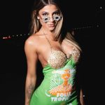 Hariany Almeida Instagram - Sapucaí day 2 @theofficialpandora 🎊 #PandoraInRio #PandoraSquad24 #PandoraTakesRio Fotógrafo: @guilhermefrem Stylist: @kaiqueoliveirar Rio de Janeiro, Rio de Janeiro