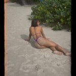 Hariany Almeida Instagram – Um pouco do meu dia de hoje fotografando a próxima coleção de Marquinha da Hari que tá a coisa mais lindaa, ansiosa pra mostrar tudo pra vocês! 👙💜 São Sebastião Litoral Norte