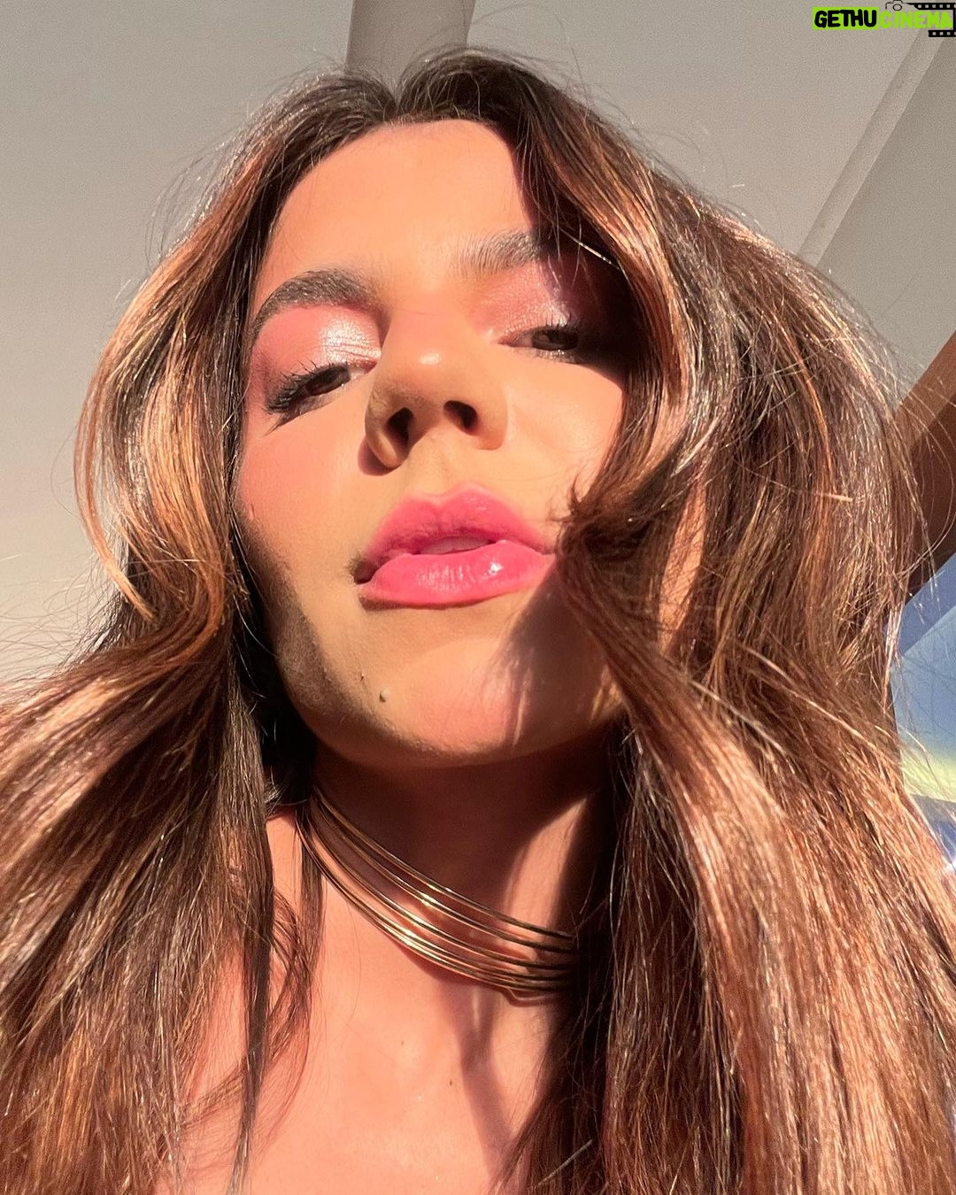 Hariany Almeida Instagram - Selfie para dar um respiro aqui no feed e pq vcs estão elogiando muito esse cabelinho ❤️