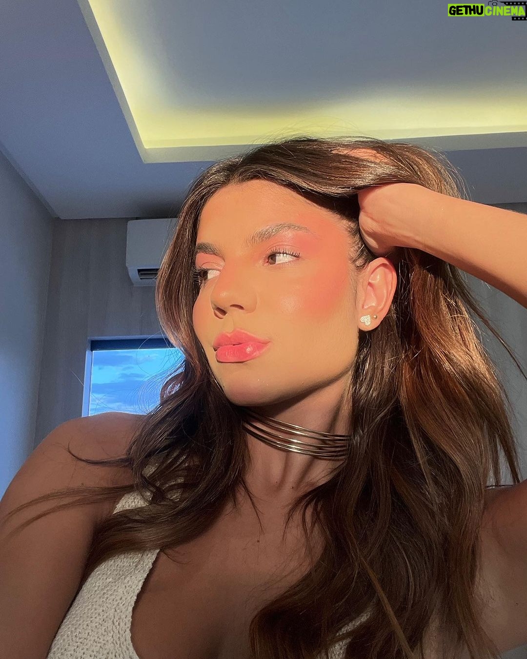 Hariany Almeida Instagram - Selfie para dar um respiro aqui no feed e pq vcs estão elogiando muito esse cabelinho ❤️