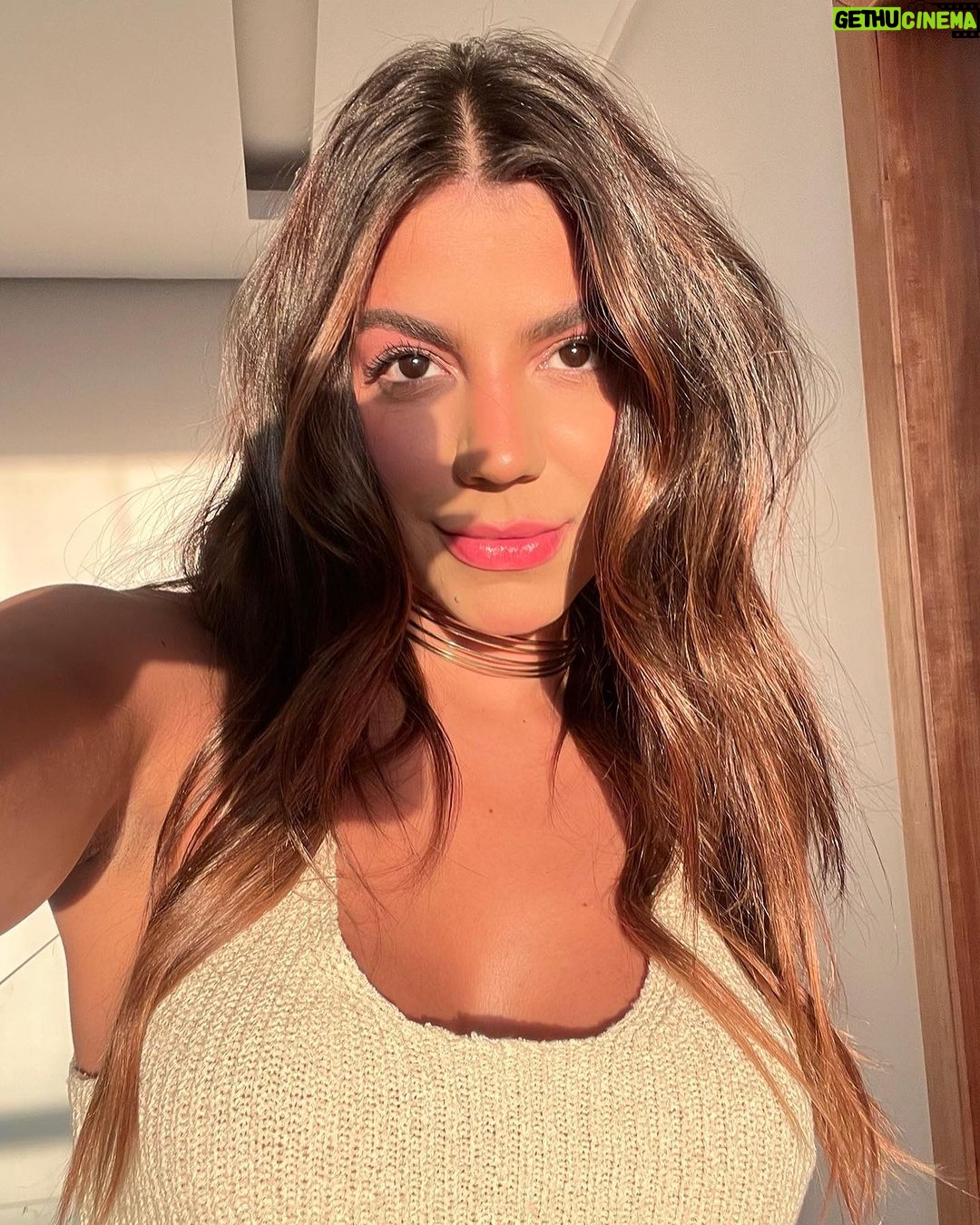 Hariany Almeida Instagram - Selfie para dar um respiro aqui no feed e pq vcs estão elogiando muito esse cabelinho ❤️