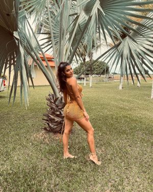 Hariany Almeida Instagram - A vida é mais leve na natureza 🤎🍂