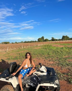 Hariany Almeida Instagram - Primeiro dia do ano cercada pela natureza e boas energias! ❤️
