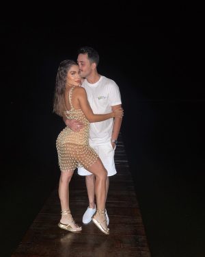 Hariany Almeida Instagram - Ansiosos por 2024, feliz ano novo! ✨🙏❤️