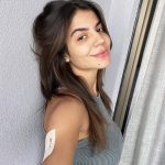 Hariany Almeida Instagram – Aparecendo um pouco sem filtro, sem make, sem julgamentos comigo mesma , me olhando e me amando exatamente do jeitinho que eu sou… 
1 foto momento preguiça. 
2 foto me olhando amando até as minhas olheiras. Kkk 
3 foto minha alimentação desses dias, sorvetinho para ajudar na recuperação, e comprei esse livrinho de pinturas para passar o tempo. 
4 foto minha mãe cmg, cuidando de mim o dia todo.
5 vídeo eu me analisando para ver se não tem nada inchado kkk São Paulo, Brazil