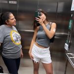 Hariany Almeida Instagram – Aparecendo um pouco sem filtro, sem make, sem julgamentos comigo mesma , me olhando e me amando exatamente do jeitinho que eu sou… 
1 foto momento preguiça. 
2 foto me olhando amando até as minhas olheiras. Kkk 
3 foto minha alimentação desses dias, sorvetinho para ajudar na recuperação, e comprei esse livrinho de pinturas para passar o tempo. 
4 foto minha mãe cmg, cuidando de mim o dia todo.
5 vídeo eu me analisando para ver se não tem nada inchado kkk São Paulo, Brazil