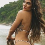 Hariany Almeida Instagram – Marquinha da Hari totalmente de cara nova pra deixar o seu verão ainda mais belo! Novas cores, nova modelagem e uma supeeer novidade que é essa estampa maravilhosa 🐆 biquíni de marquinha e estampa de Animal Print é a combinação perfeita, né? Vocês gostaram??

Já está disponível na pré-venda pelas nossas plataformas digitais e com um valor especial de lançamento de R$129 por R$99 e você recebe na sua casa à partir do dia 20/12, então já corre pro site pra garantir o seu! 🫶🏼