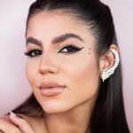 Hariany Almeida Instagram - Passo a passo do delineado cisne completo no meu canal do youtube (link na bio). Gostaram? 🖤