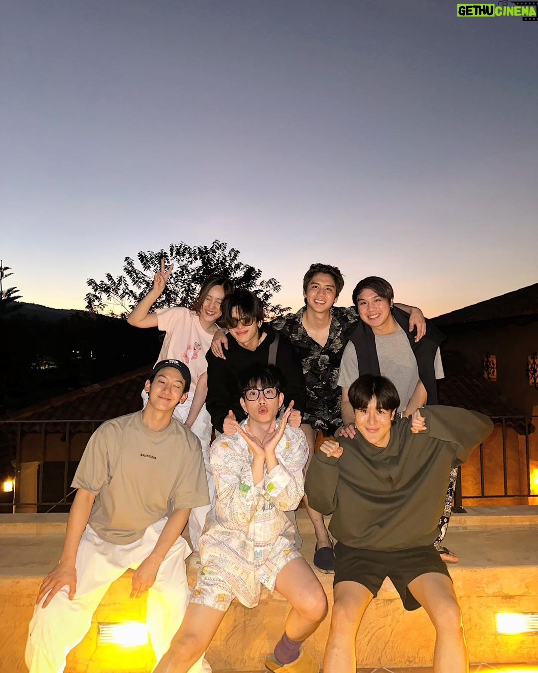 Harit Cheewagaroon Instagram - อย่ามองเลยไปถึงเขา มองเราหน่อยดิ🦥