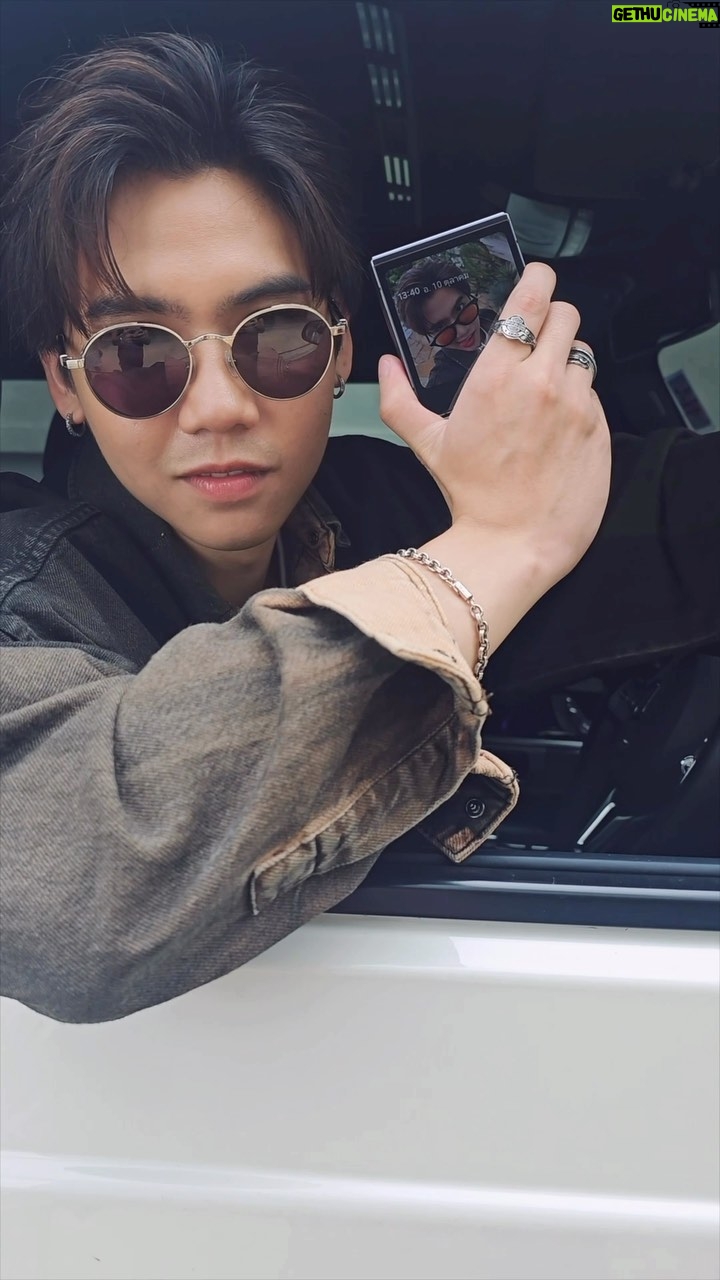 Harit Cheewagaroon Instagram - ก็ใจมันFlip Flup #GalaxyZFlip5 #TeamGalaxy #JoinTheFlipSide