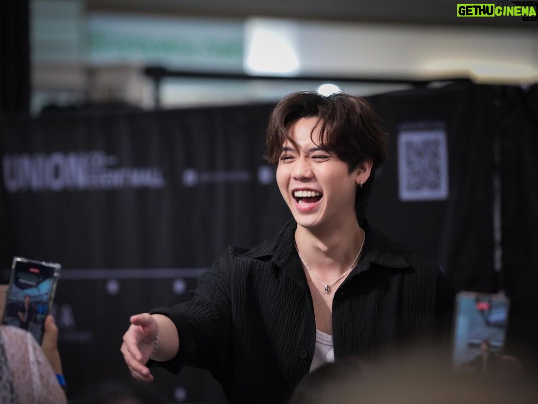 Harit Cheewagaroon Instagram - อยู่กันอย่างนี้นานๆนะเธอ #คนของซิง