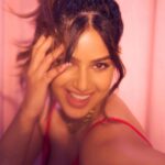 Harnaaz Kaur Sandhu Instagram - Be the fearless and strong woman of your life.. unapologetic and unstoppable. I chose to become the leader of my life, so I became one!❤️ Share your story below… Photographer : @tejasnerurkarr HMUA : @mehakoberoi Jewellery: @putstyle07 Styled by: @sheefajgilani Assisted by: @kareena.desaii @jhanvikhatwani_