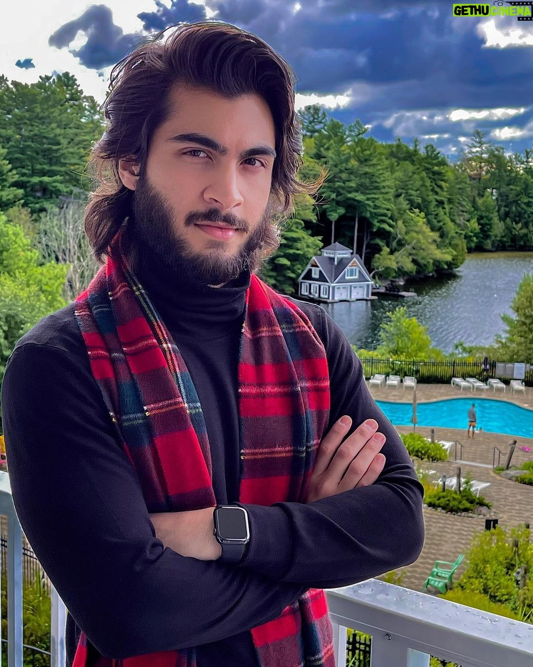 Haroon Kadwani Instagram - Wait... is that you?¿ Muskoka Lakes